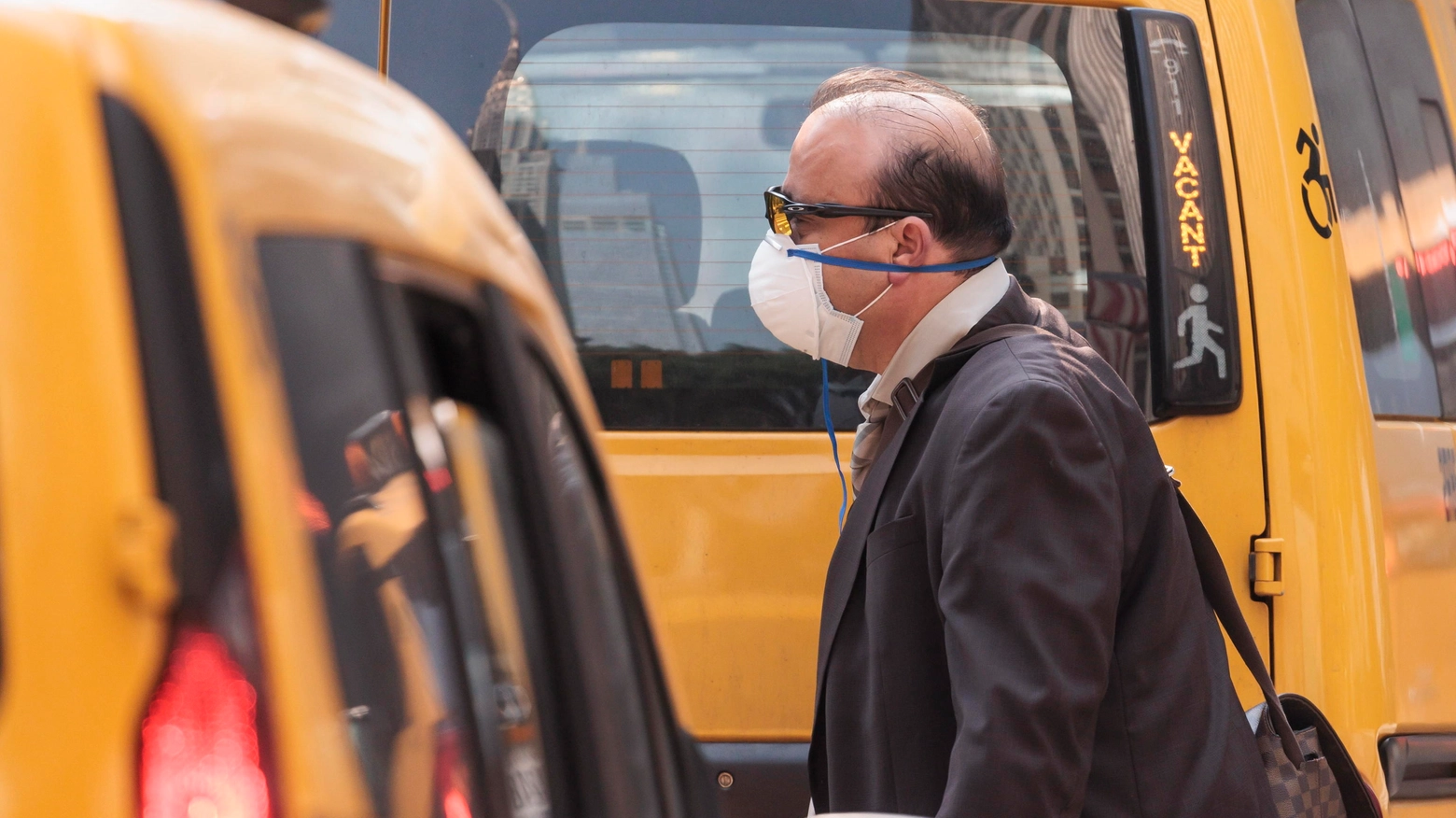 Nello Stato di New York distribuite mascherine a causa del fumo degli incendi canadesi