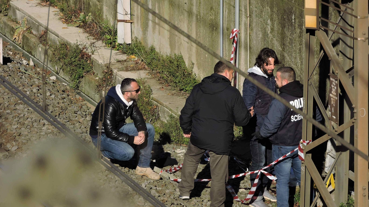 Il sopralluogo sul luogo dell'attentato (New Press Photo)