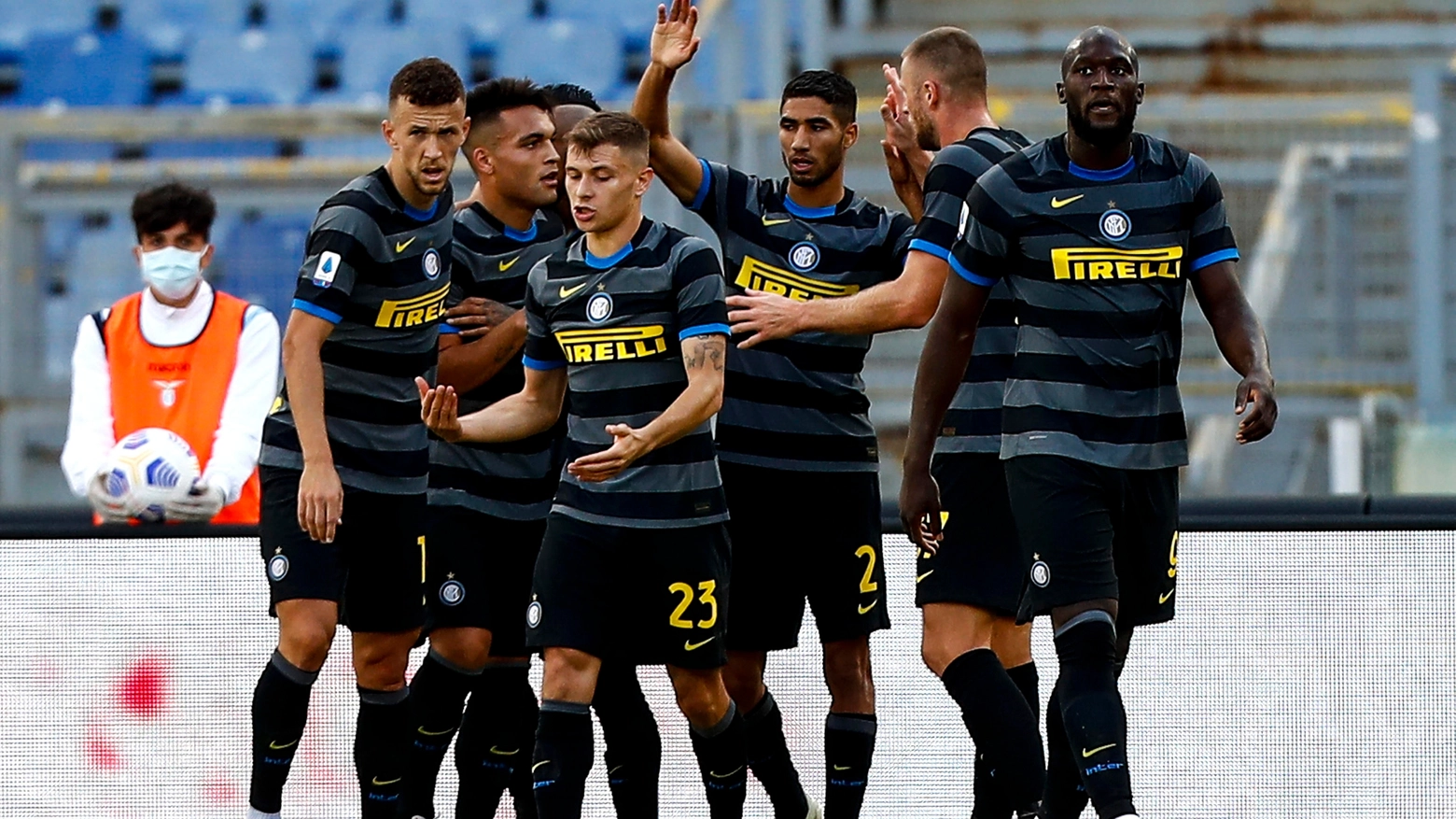 Lautaro Martinez esulta dopo il gol del momentaneo vantaggio contro la Lazio