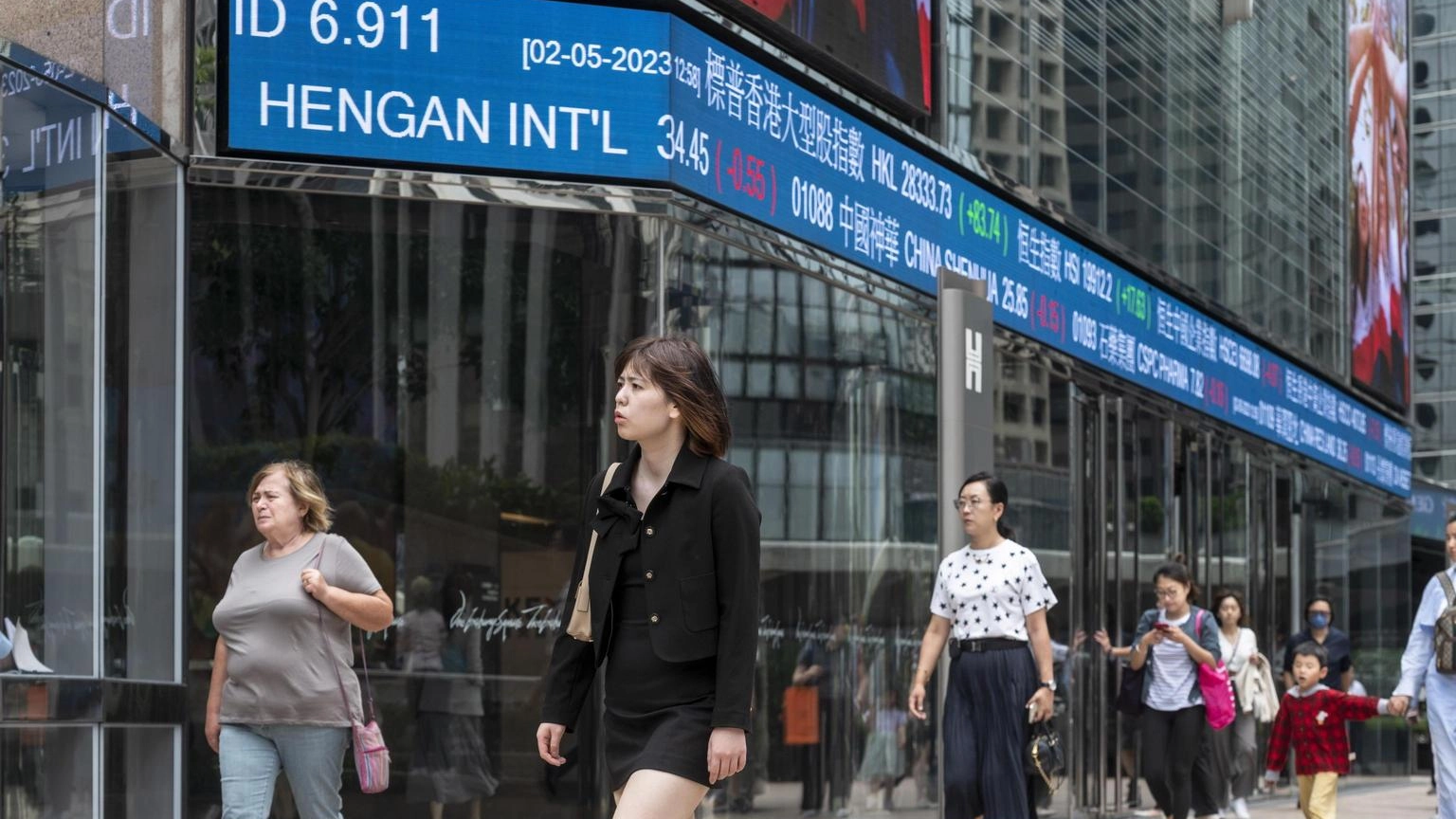 Borsa: Hong Kong positiva, chiude a +2,51%