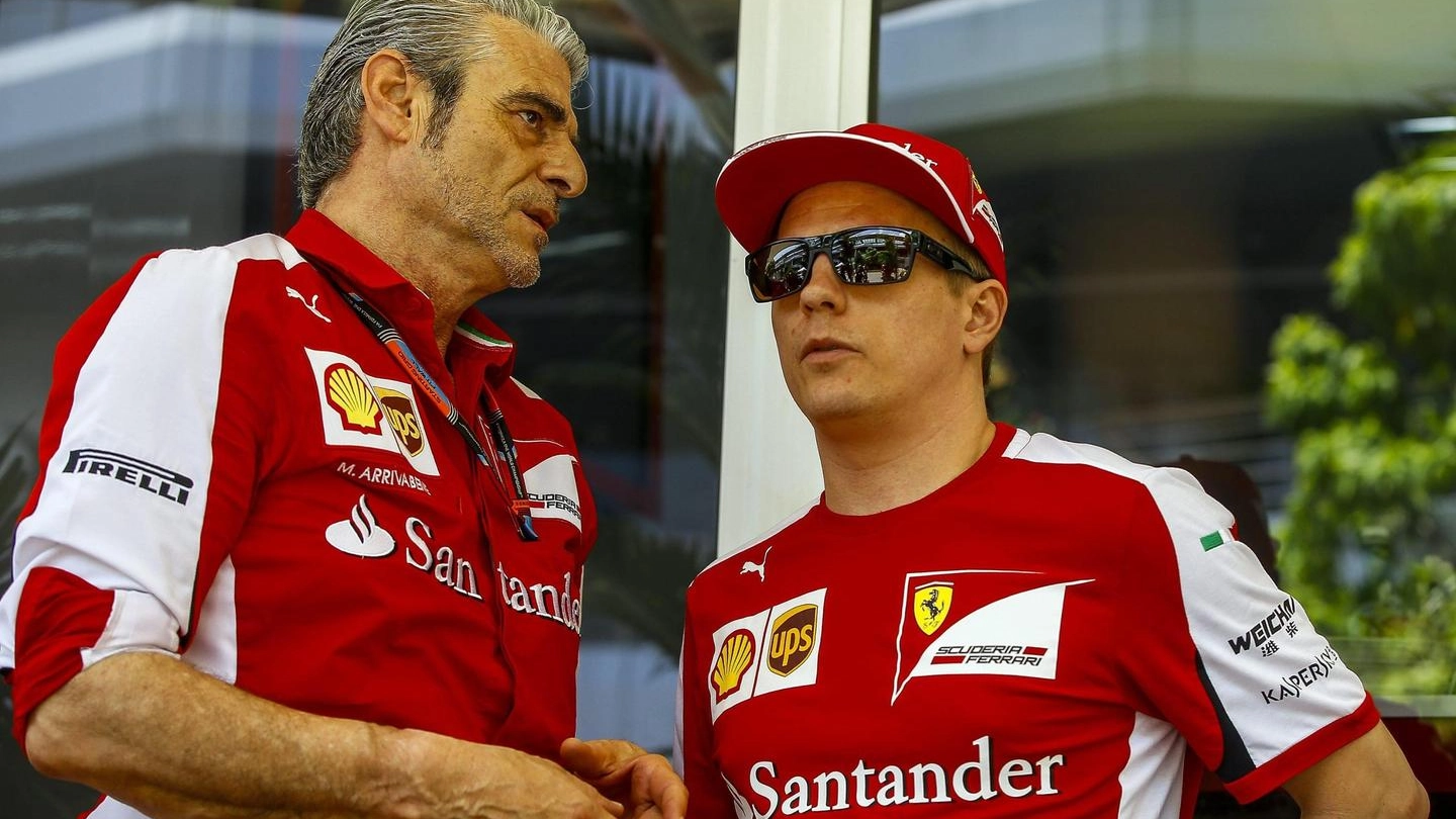 Raikkonen con Arrivabene, team principal Ferrari (Ansa) 