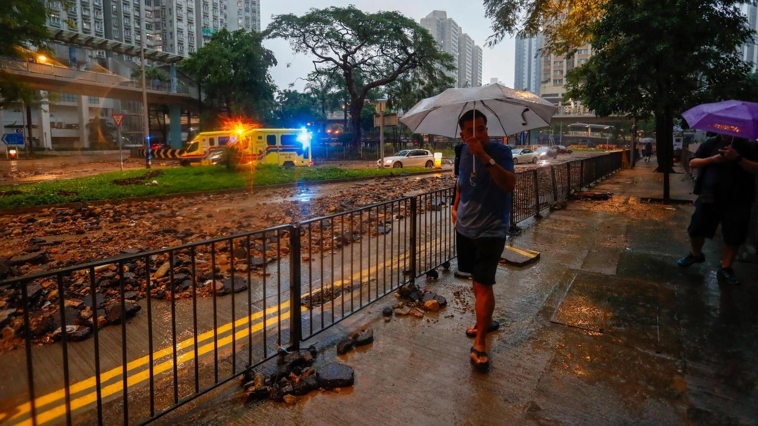Hong Kong, nella notte le piogge più pesanti dal 1884