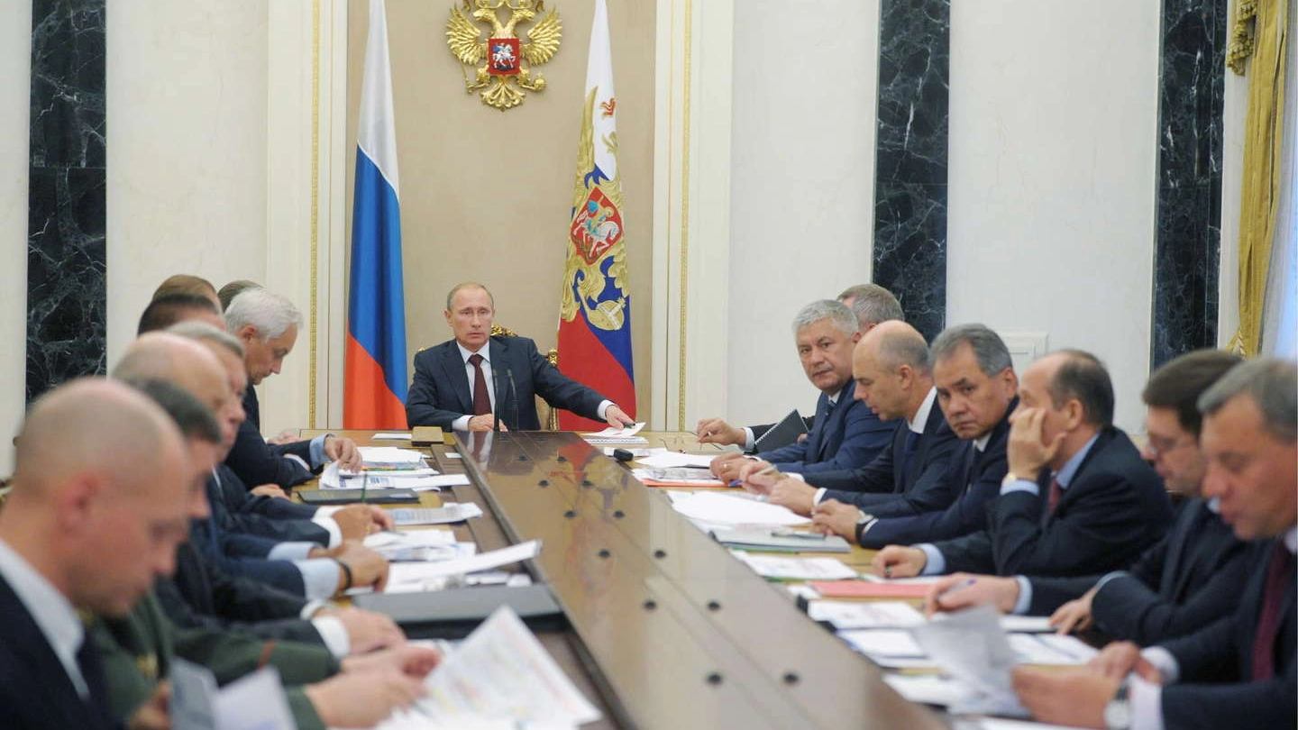 Russia, Putin guida la riunione del governo sul programma di armamenti 2016-2025 (OLYCOM)