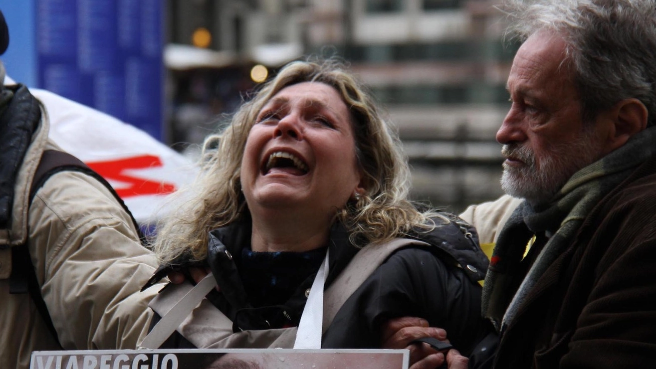 DRAMMA Daniela Rombi piangente durante una manifestazione
