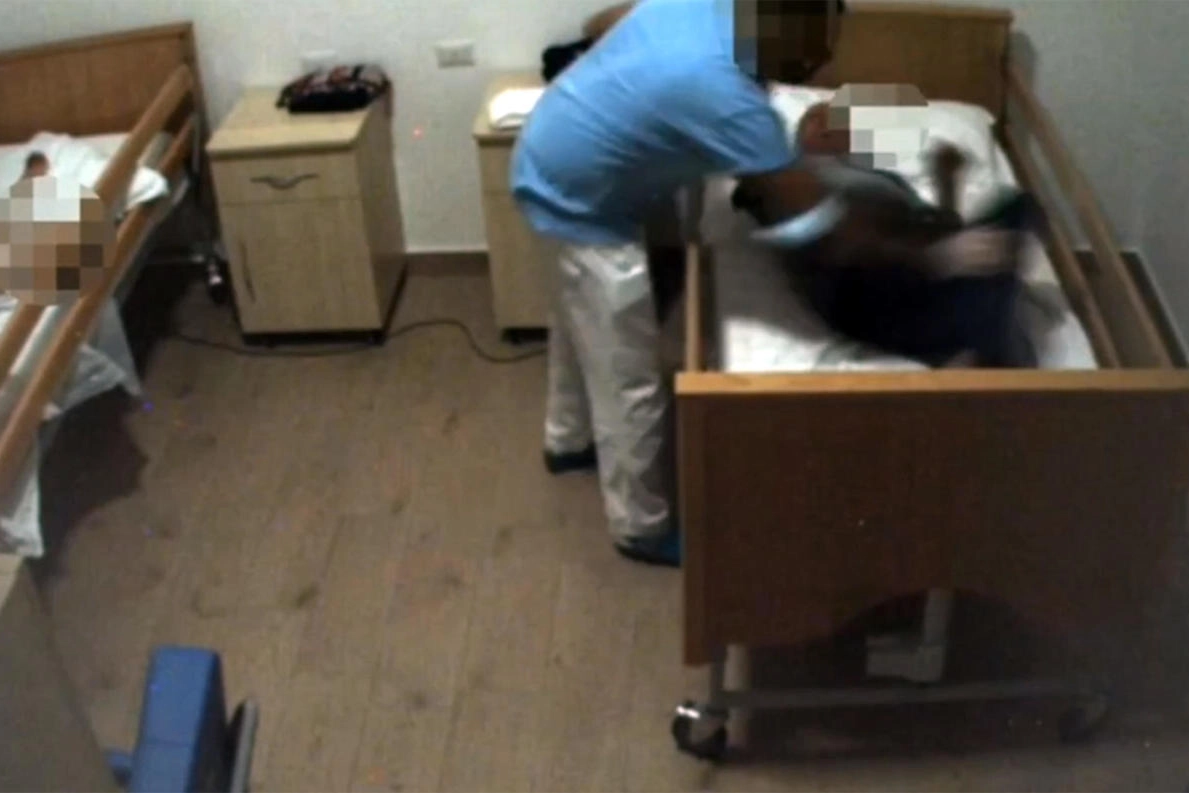 Un frame del video dei maltrattamenti in un Rsa del Foggiano (Ansa)