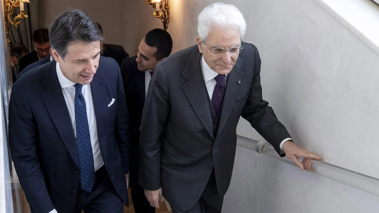 Il presidente della repubblica Mattarella con il premier Conte (Ansa)