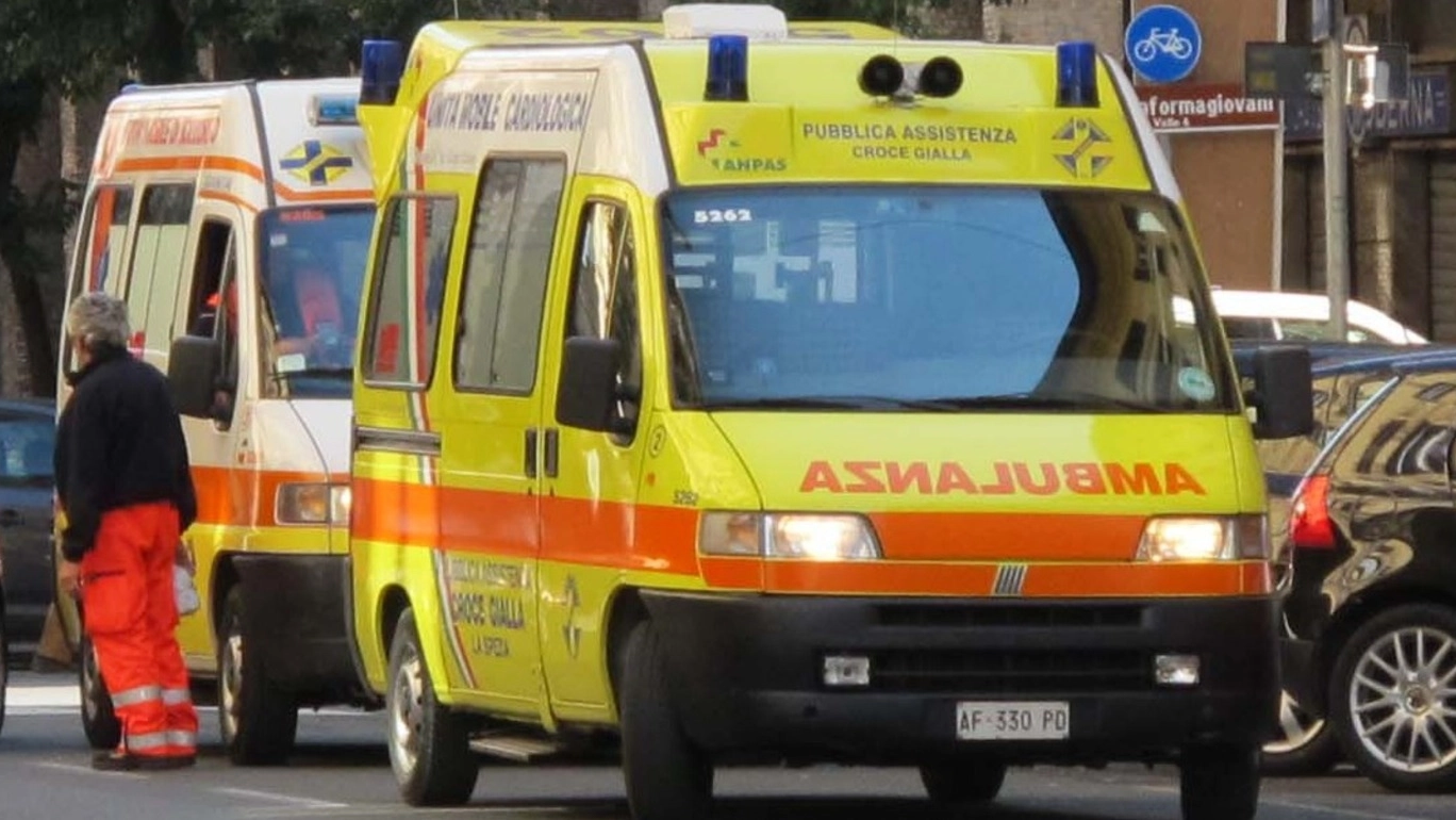 Un'ambulanza (foto Frascatore)