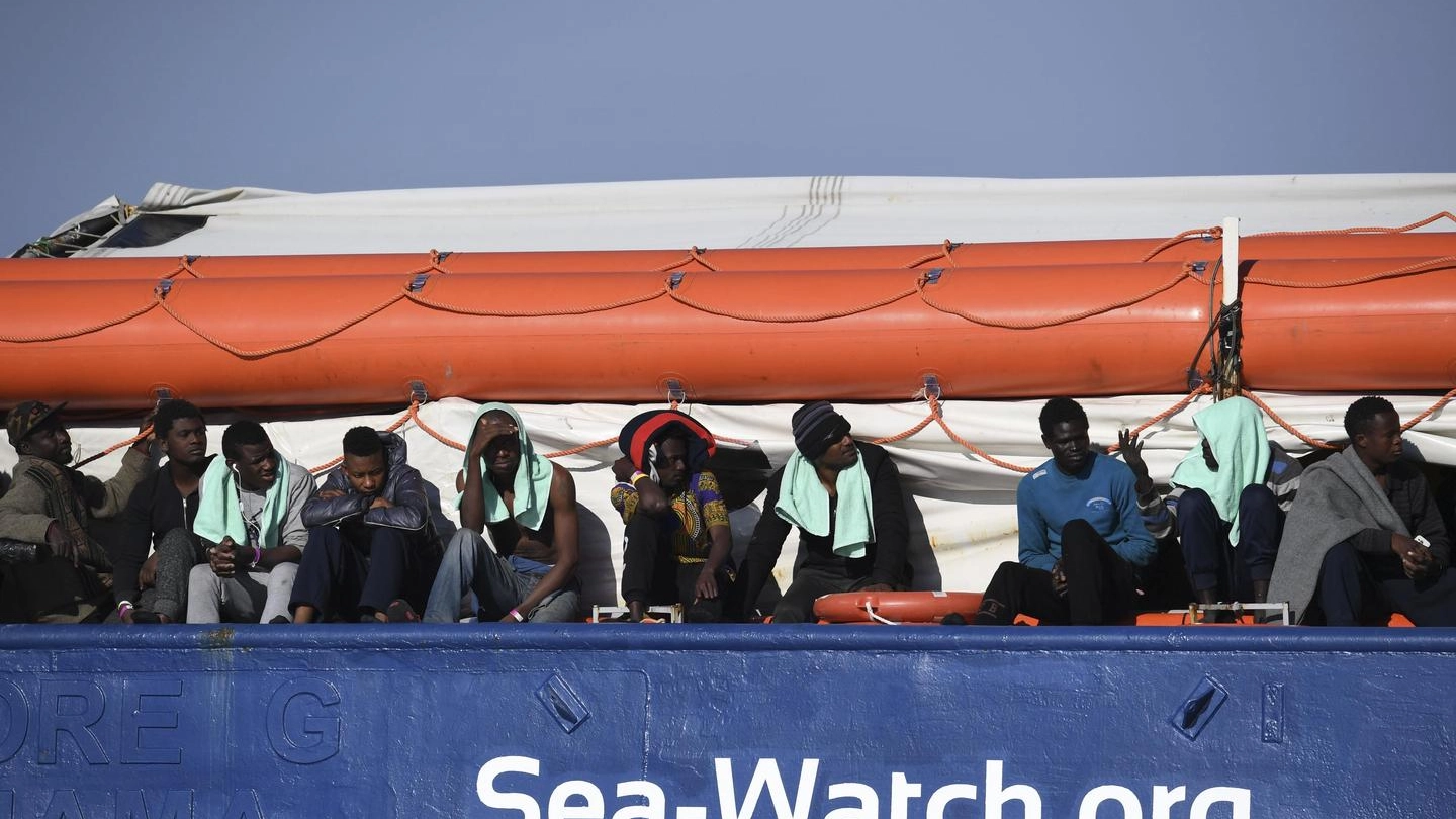 Migranti a bordo della Sea Watch 3 (Ansa)