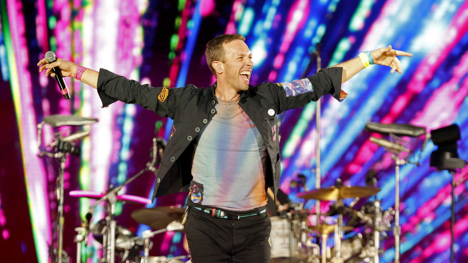 Chris Martin cantante dei Coldplay durante un recente concerto del 'Spheres world tour' che approderà anche a Napoli