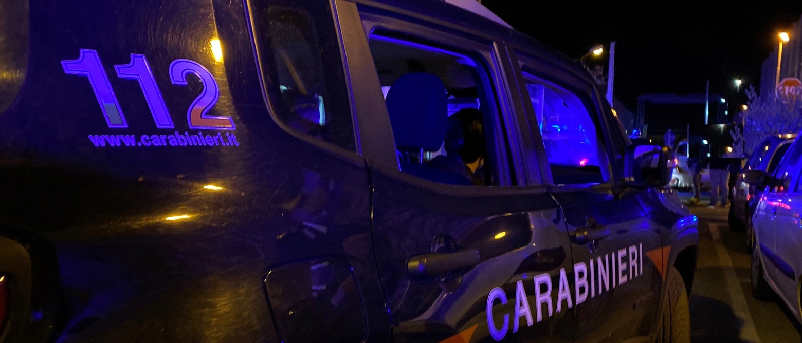 La donna liberata dai carabinieri che hanno udito le sue grida dalla finestra di un appartamento del centro storico