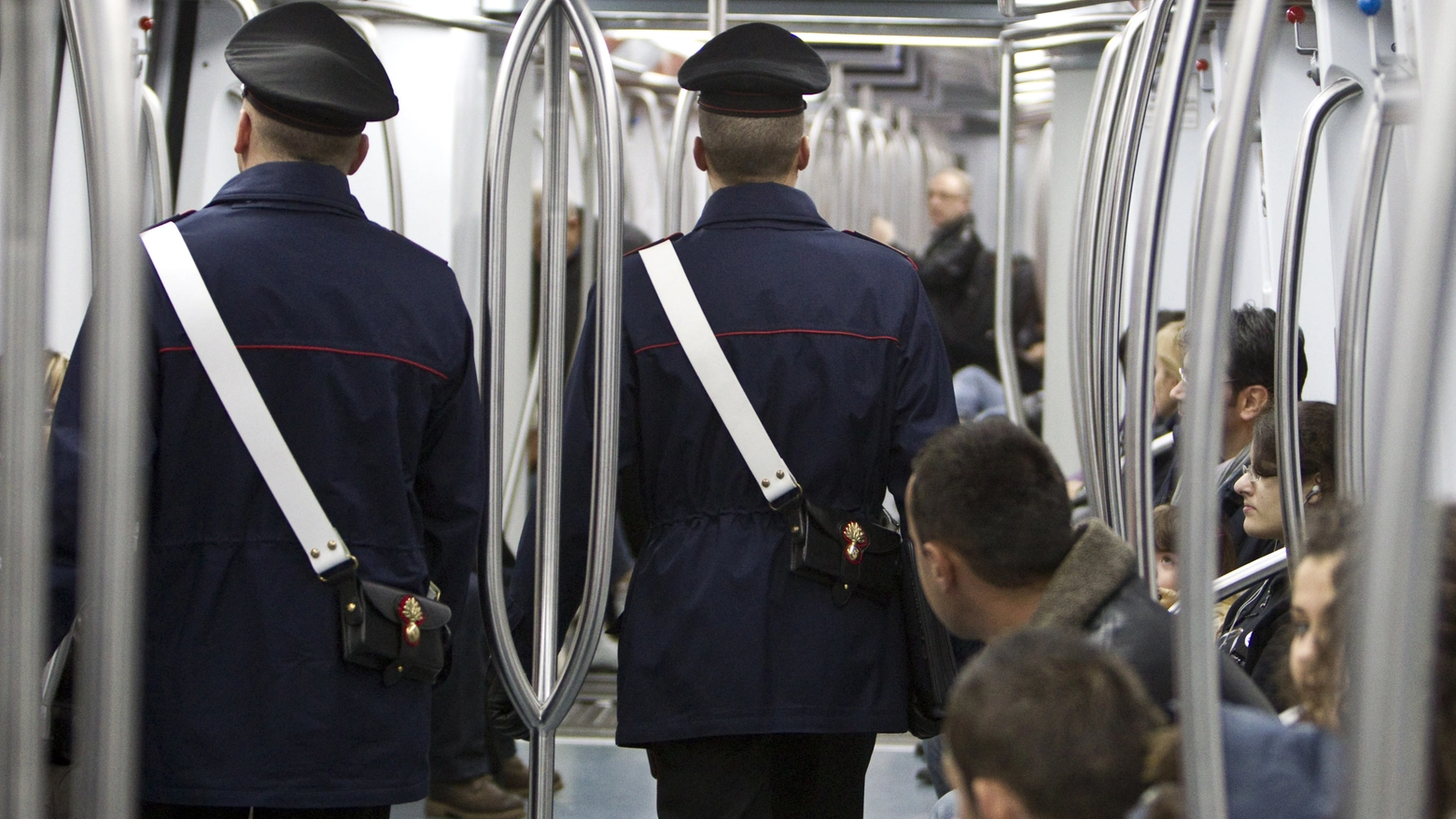 Carabinieri in metropolitana
