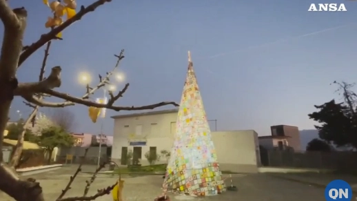 L'albero di Natale di Boscotrecase realizzato da una 60ina di famiglie
