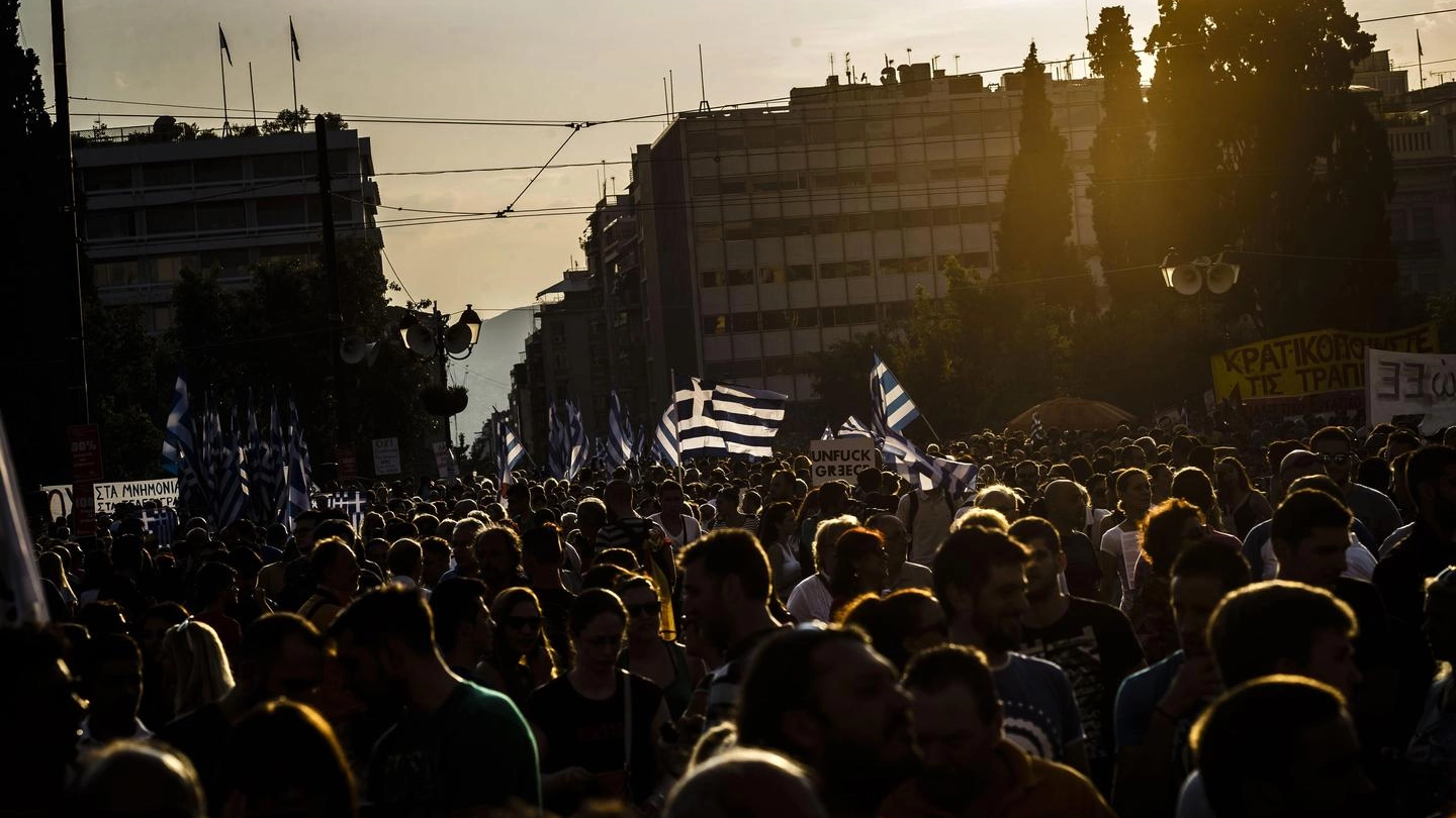 Grecia, manifestazione in piazza Syntagma ad Atene per dire 'no' al referendum (Ansa)