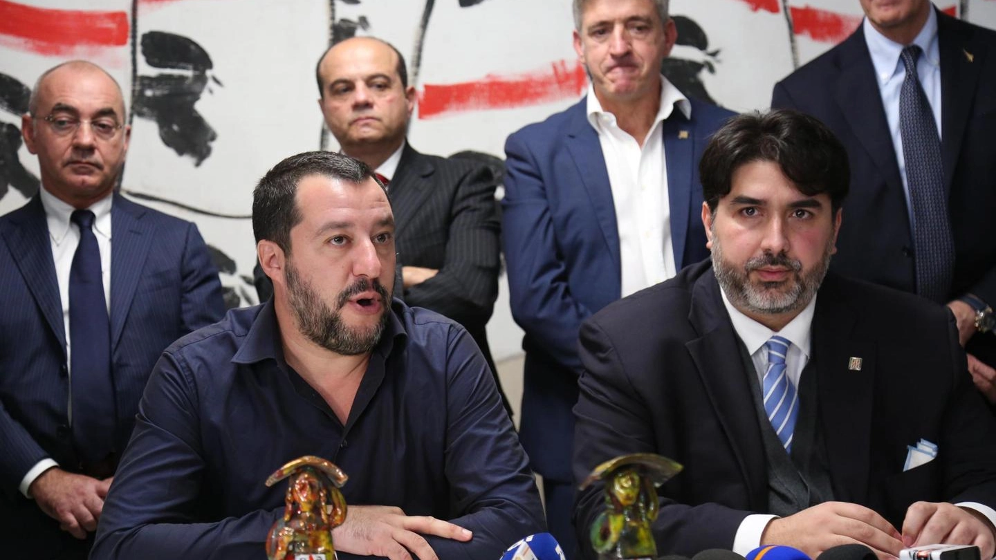 Il ministro dell'Interno Matteo Salvini con Christian Solinas (Ansa)