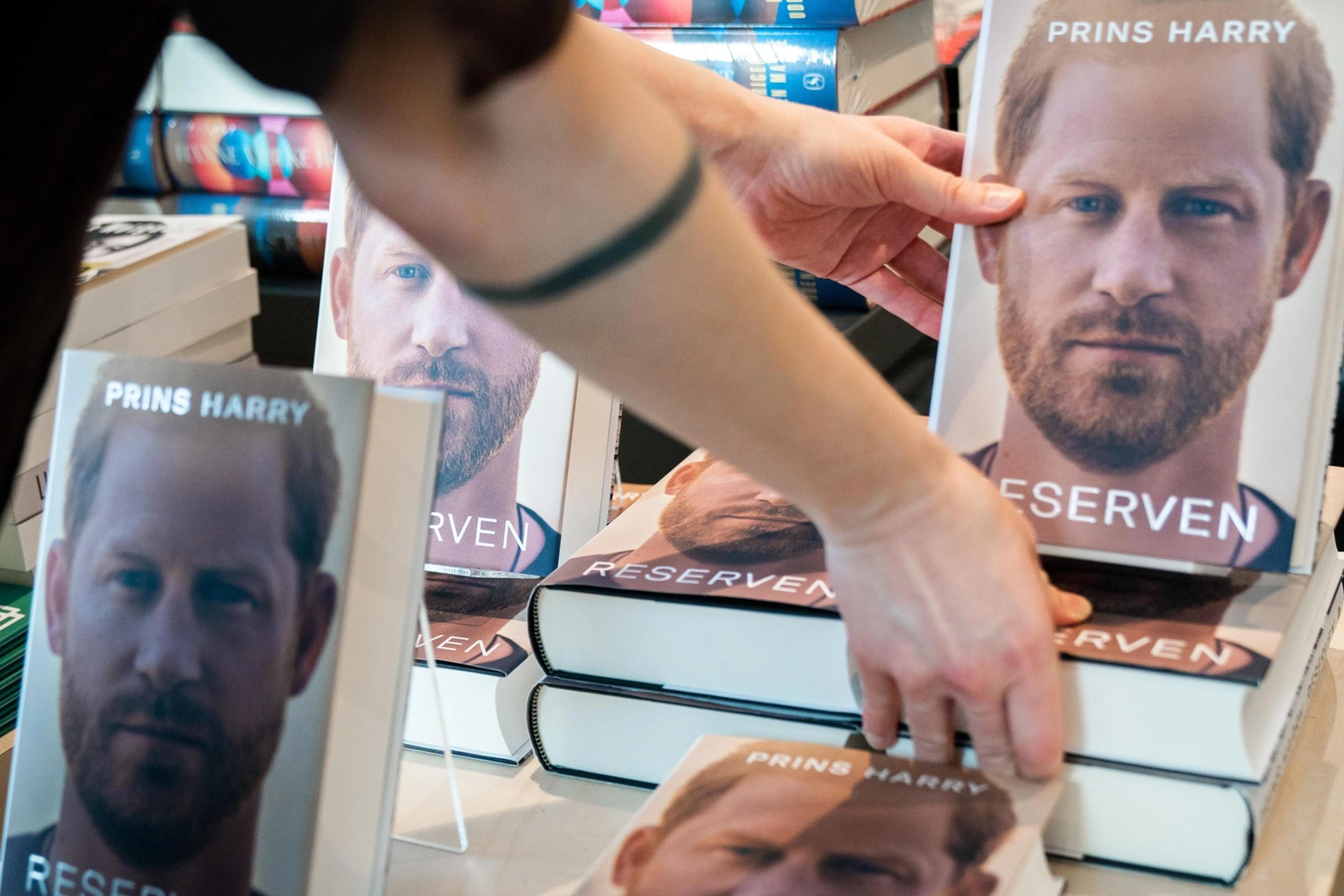 'Spare', il libro di Harry in una libreria danese 