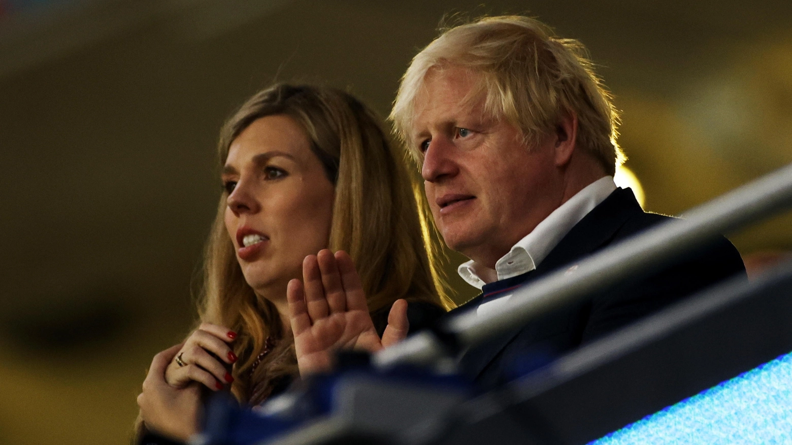 Boris Johnson accanto a sua moglie (Ansa)
