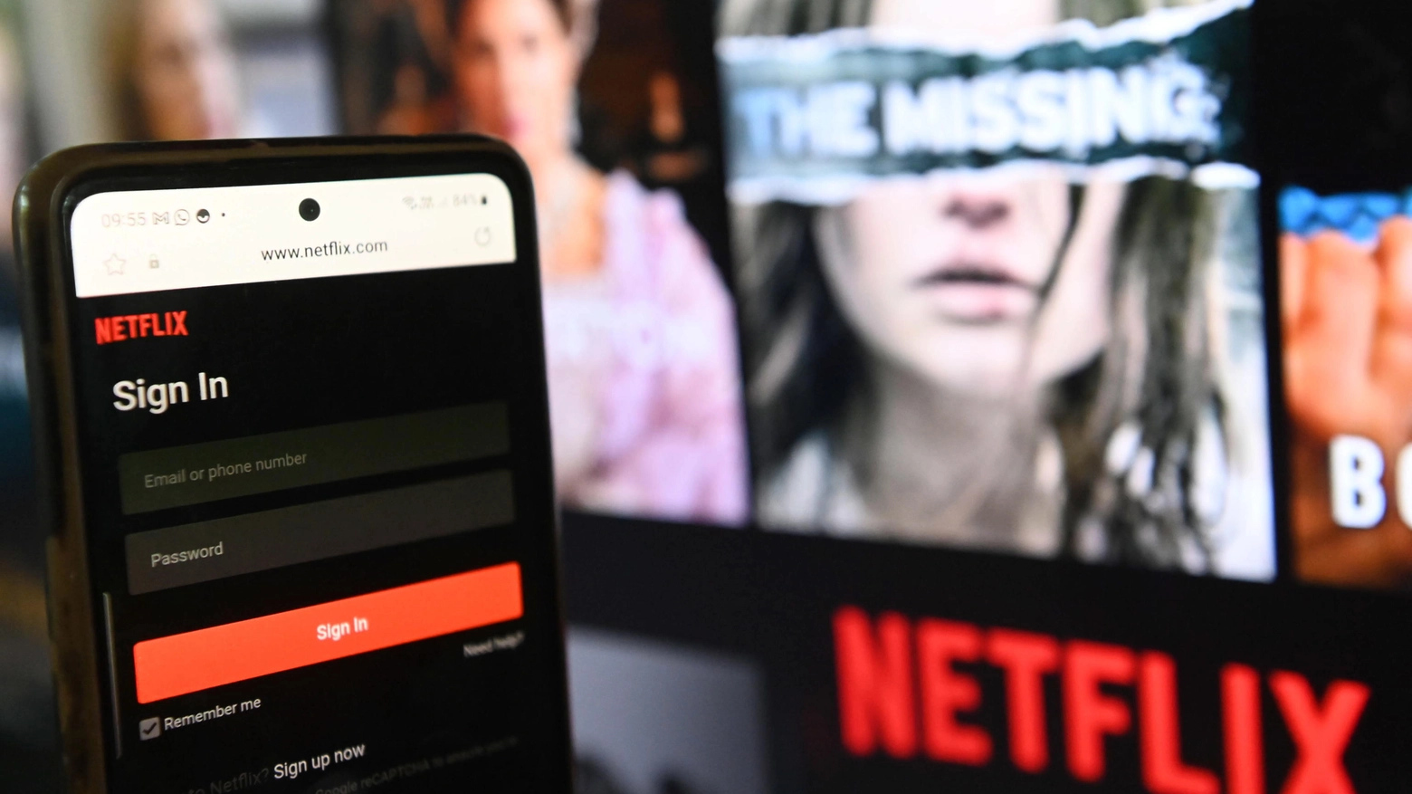 Netflix blocca la condivisione della password anche in Italia (Ansa)