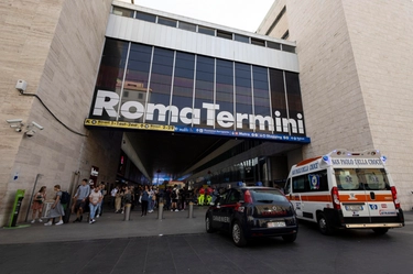 Roma, turista cade alla stazione Termini. Ma l’ambulanza arriva dopo 3 ore
