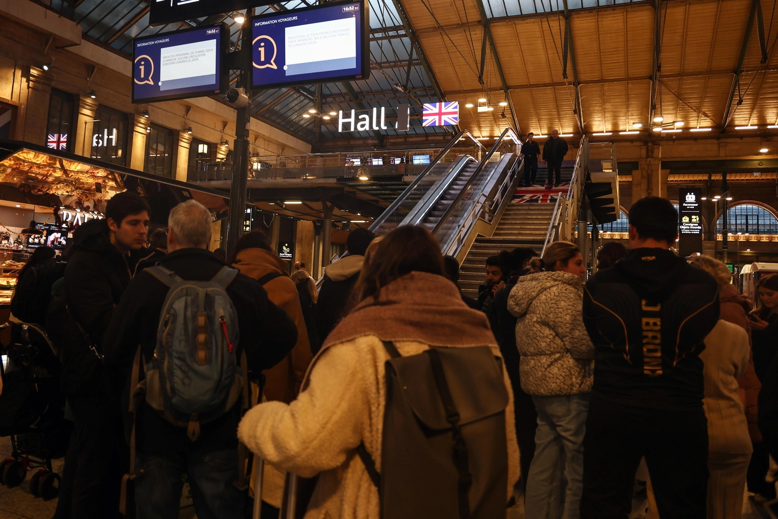 Londra, passeggeri in attesa durante l'ultimo sciopero che ha coinvolto l'Eurotunnel