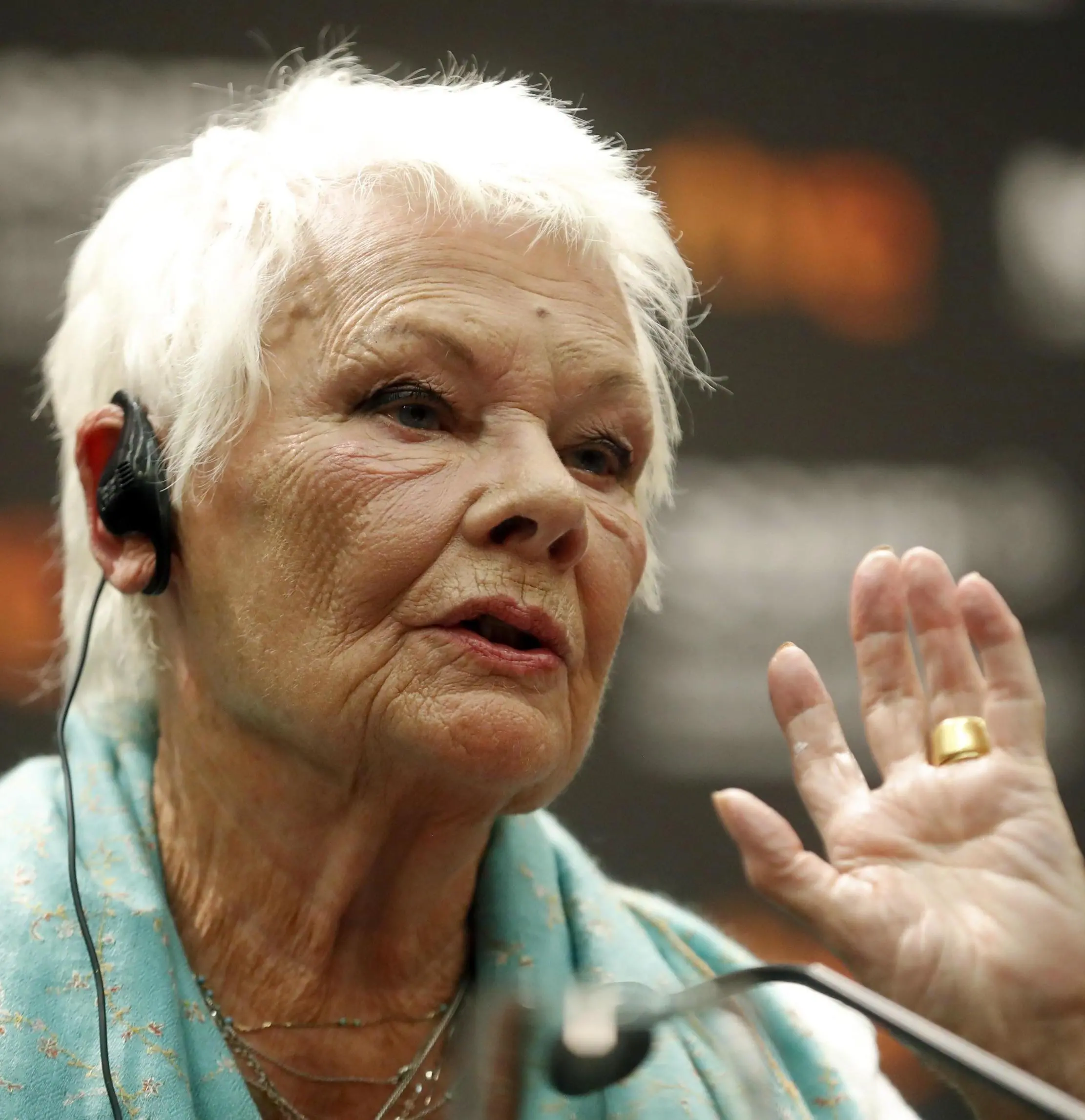 Anche Judi Dench contro “The Crown“: "Una fiction crudele"