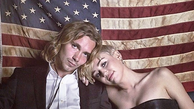 Miley Cyrus con il senzatetto Jesse in una foto postata su Instagram (Olycom)