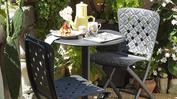 tavoli e sedie da giardino salvaspazio