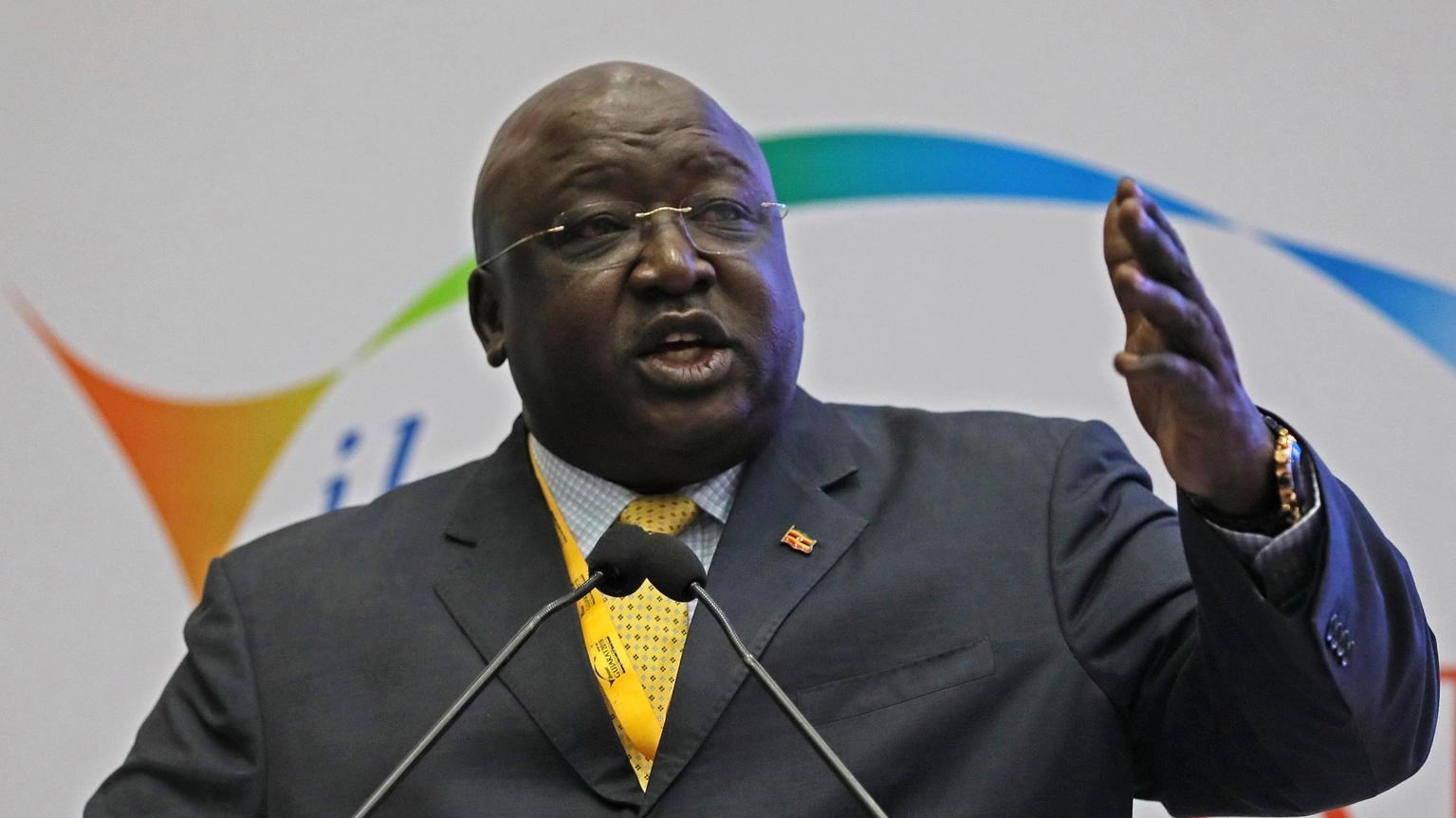 'Chi muore di fame è idiota', bufera su ministro Esteri Uganda
