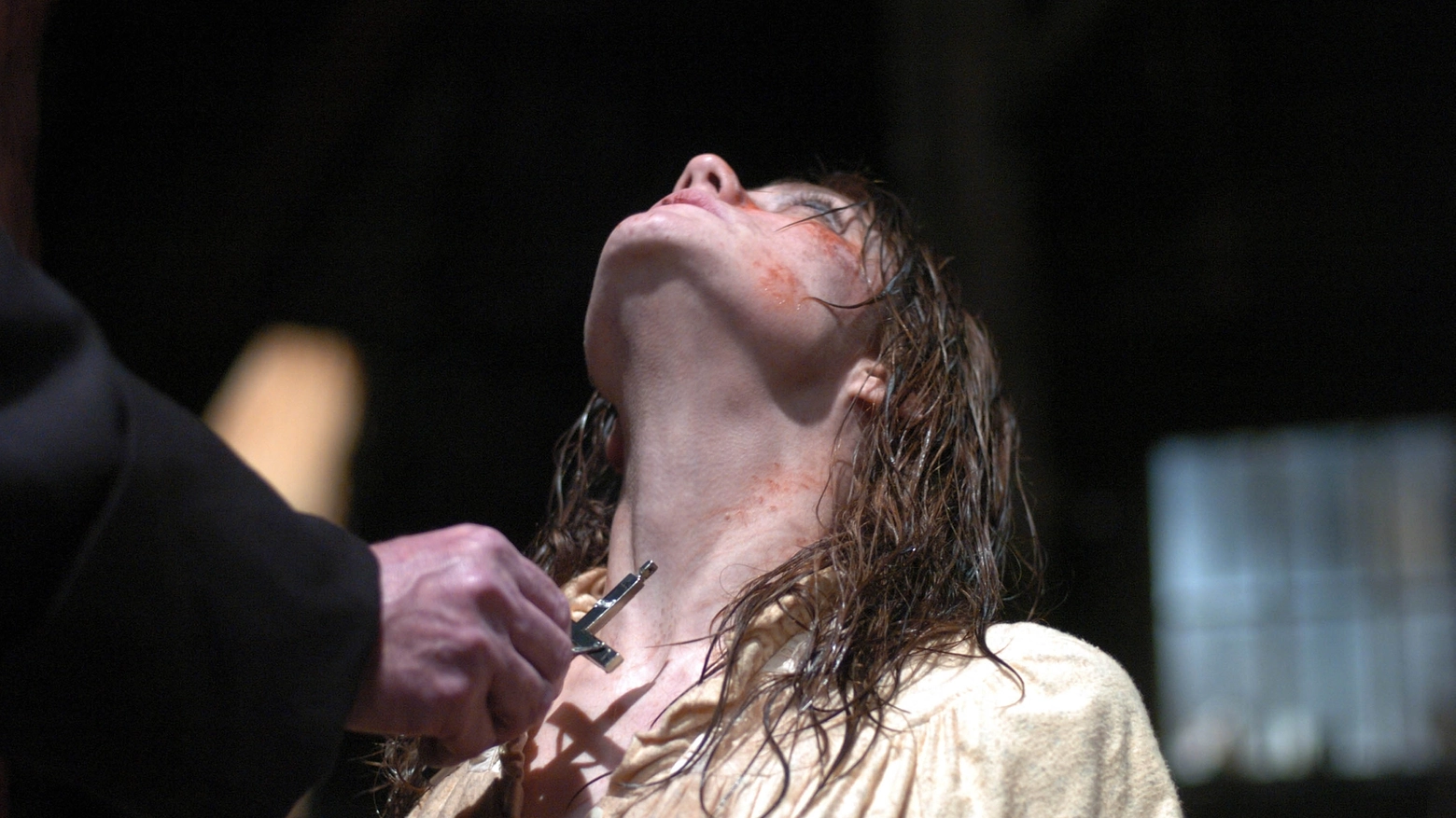 L'attrice Jennifer Carpenter durante una scena del film 'The Exorcism of Emily Rose'  (Ansa)