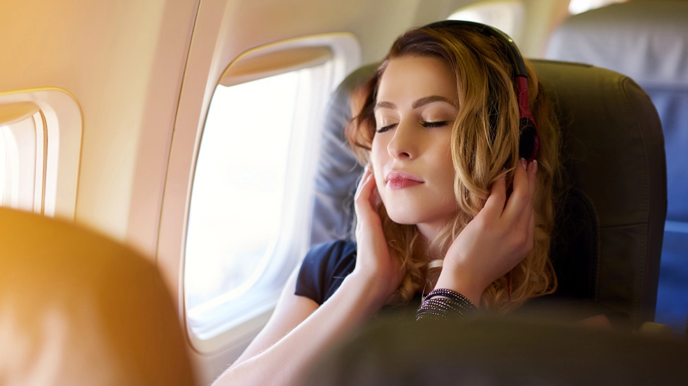 I viaggi in aereo sono spesso fonte di stress - Foto: stock_colors/iStock