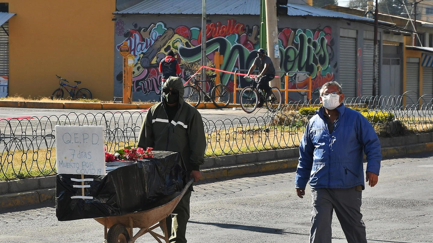 Bolivia, una vittima del Covid-19 a Cochabamba (Ansa)