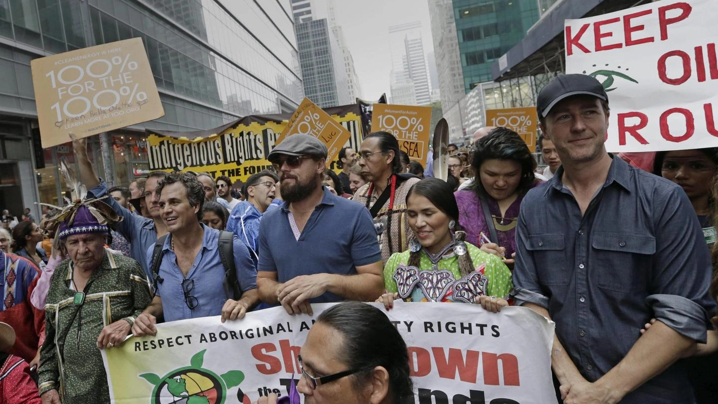 Leonardo DiCaprio, Edward Norton e Mark Ruffalo protestano per il clima (Ansa)