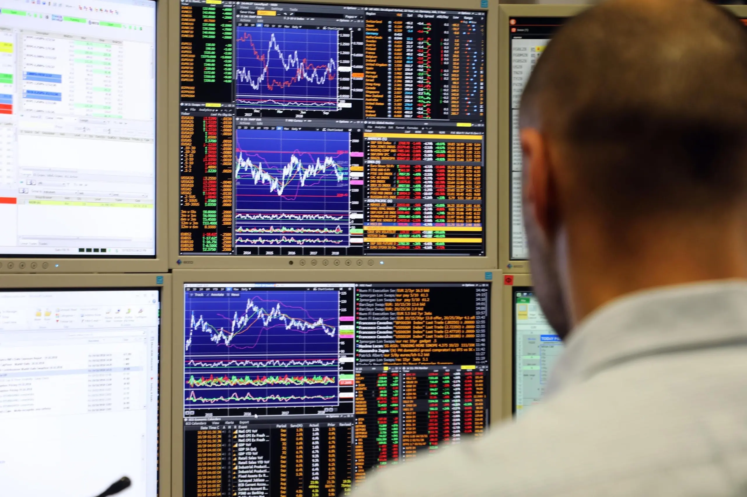Borsa Italiana, Milano chiude in rosso con lo stacco cedole. Spread in rialzo