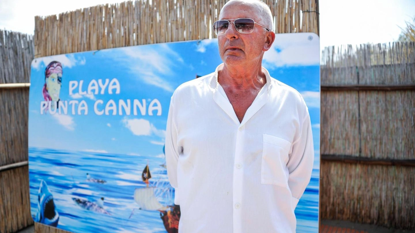 Gianni Scarpa, il gestore del lido 'Punta Canna' (Ansa)