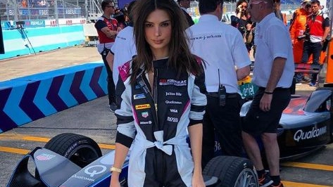  Emily Ratajkowski  in Formula E (Instagram)