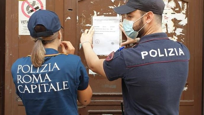 Il blitz ha coinvolto gli agenti della Polizia di Stato e i vigili urbani di Roma Capitale