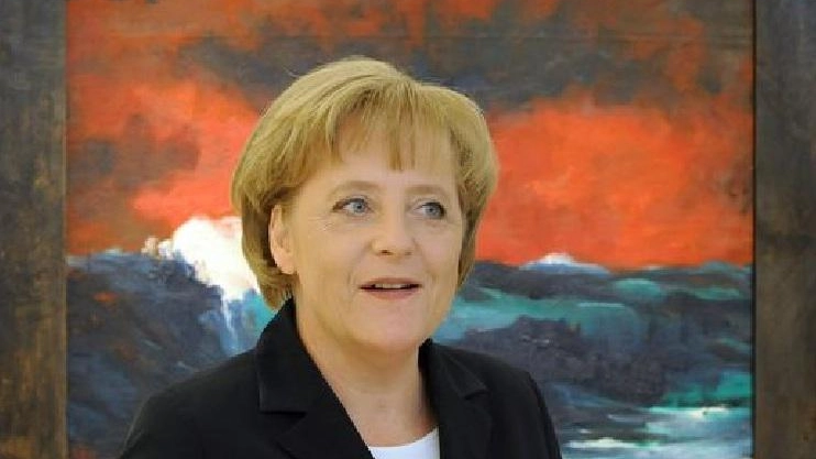 Angela Merkel di fronte a una delle opere di Emil Nolde 
