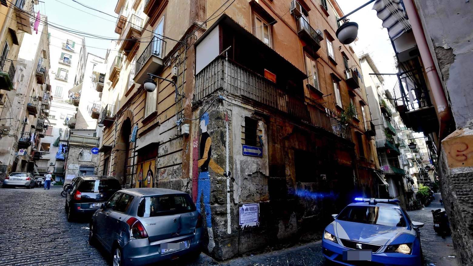 Napoli, presunto ladro aggredito da una decina di persone 