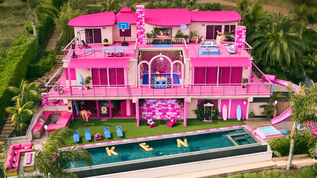 Barbie apre le porte della sua villa, ma è Ken a diventare host della piattaforma