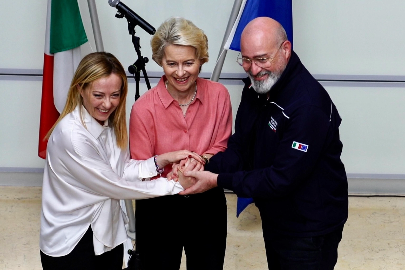 La premier Giorgia Meloni, la presidente della Commissione europea Ursula Von Der Leyen e il governatore Stefano Bonaccini