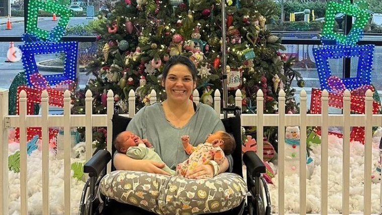 Kelsey Hatcher con le sue gemelline (Foto Instagram)