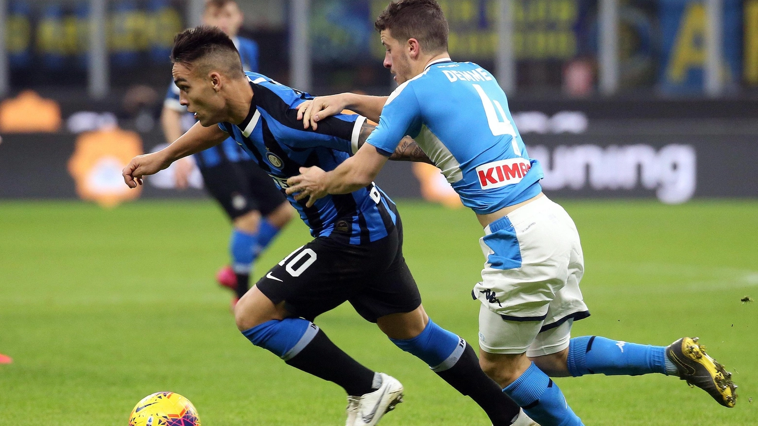 Lautaro Martinez in azione contro il Napoli