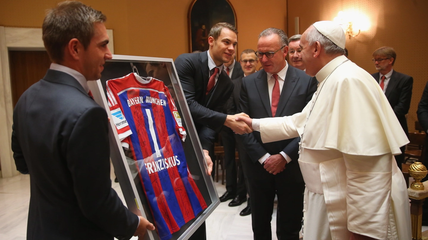 Il Bayern Monaco dal Papa (Lapresse)