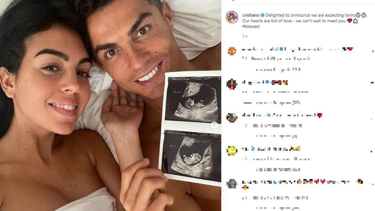 Ronaldo e Georgina, in gravidanza, con l’ecografia dei gemelli che aspettavano