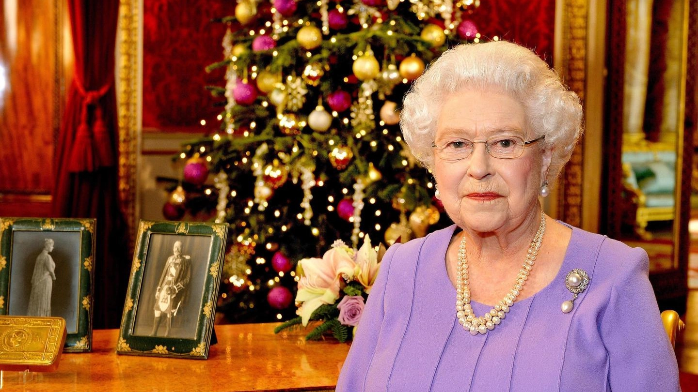 La regina Elisabetta nel tradizionale discorso di Natale (Ansa)