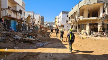 Libia, apocalisse alluvioni. “Mandateci esperti per recuperare i morti”. Oltre 11mila morti. Allarme epidemie a Derna