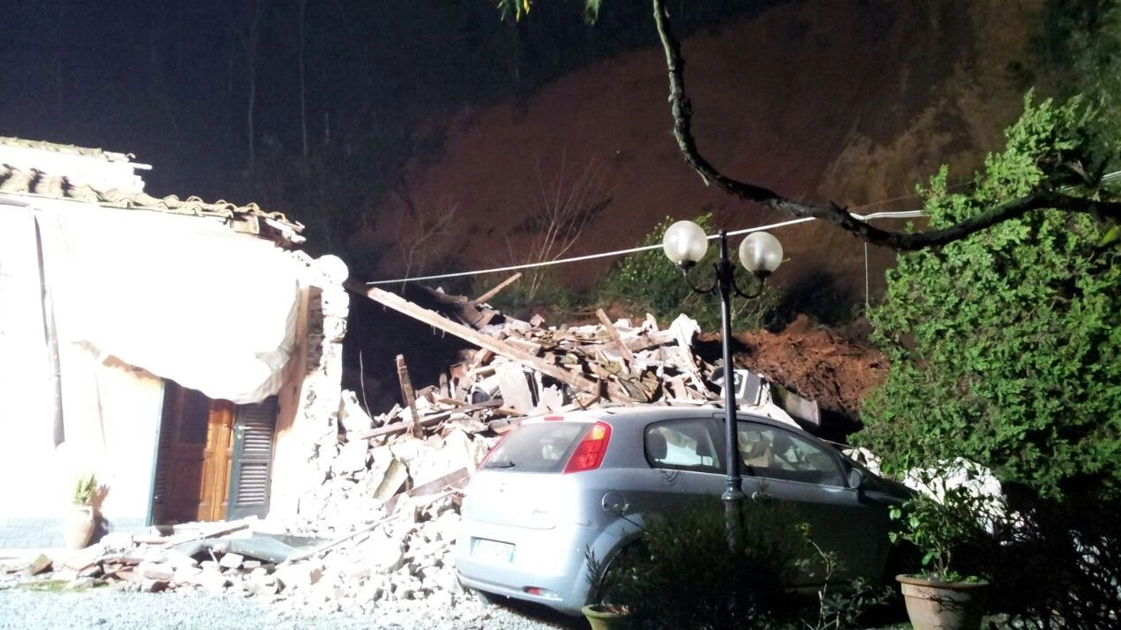 La casa di via Fattori a Ripafratta travolta da una frana nella notte fra mercoledì e gioveì