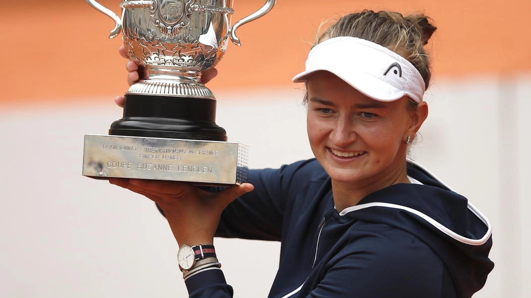 Barbora Krejcikova vince il Roland Garros 2021 (Ansa)