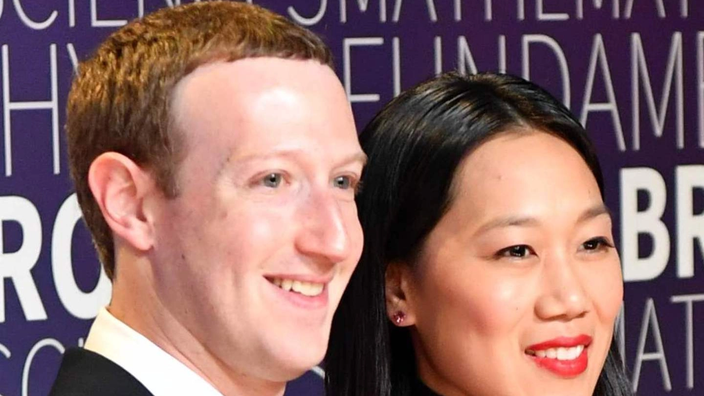 Zuckerberg e la moglie Priscilla hanno stipulato un accordo prematrimoniale (LaPresse)