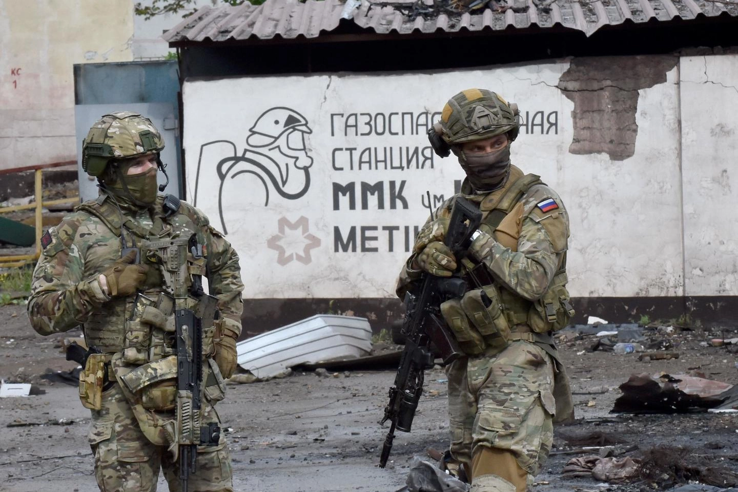 Soldati russi a Mariupol (Ansa)