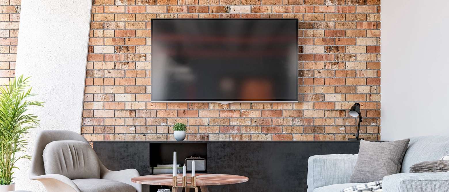 Nel momento in cui dobbiamo installare un televisore su una parete di casa dovremmo prendere in considerazione alcune accortezze: ecco qualche consiglio utile